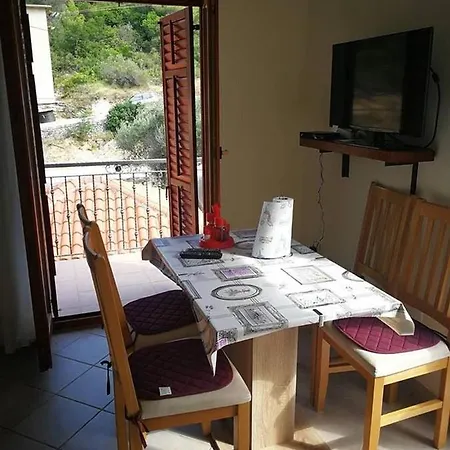 Apartment By The Sea Cove Donja Kruscica - Donja Krusica, Solta - 17064