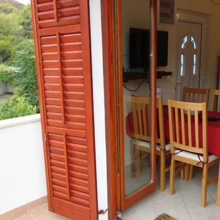 Apartment By The Sea Cove Donja Kruscica - Donja Krusica, Solta - 17064